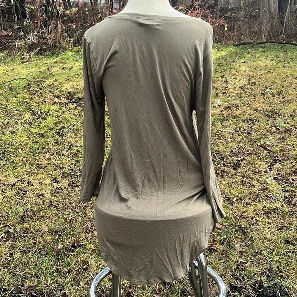 Versona quarter length sleeve top olive green v neck women’s XS